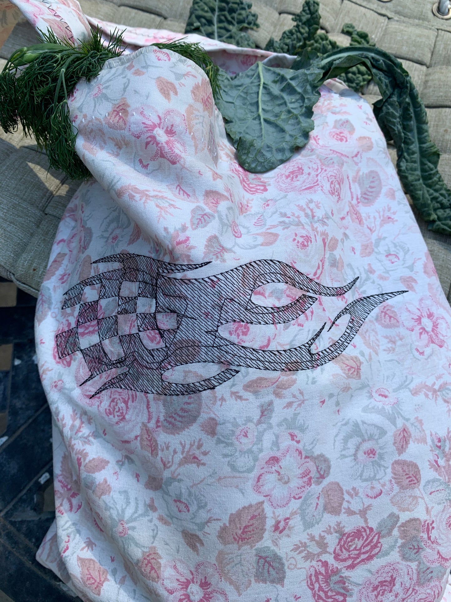 HAWT WHEELS TOTE